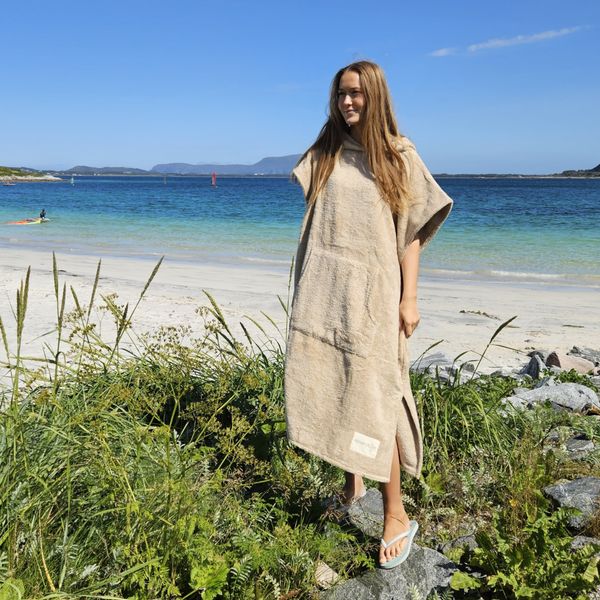  "Hoddevika" Surfeponcho Sand S/M og M/L 