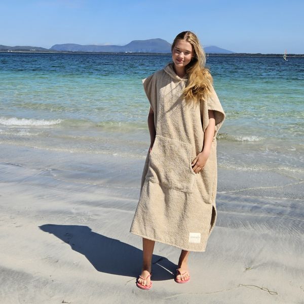  "Hoddevika" Surfeponcho Sand S/M og M/L 