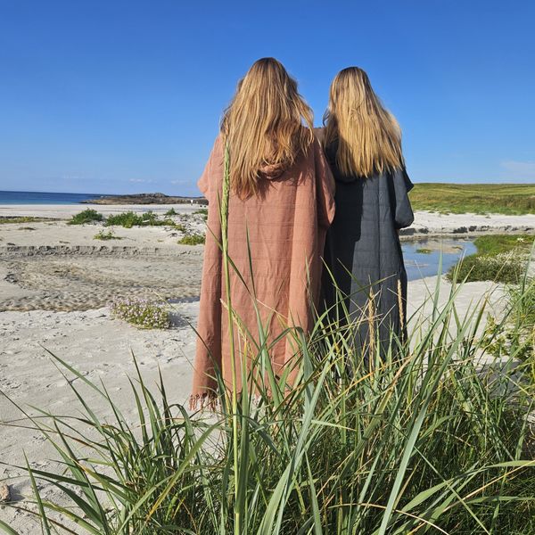 "Alnes" Strandponcho -Terracotta